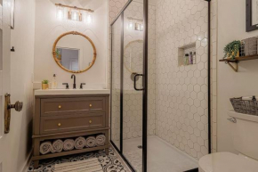 Queen Anne Travelers Apartment